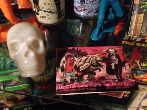 1960s-monster-print-putty-loose_1_cbf5ddad86b916cafb46cb65ce3f572f